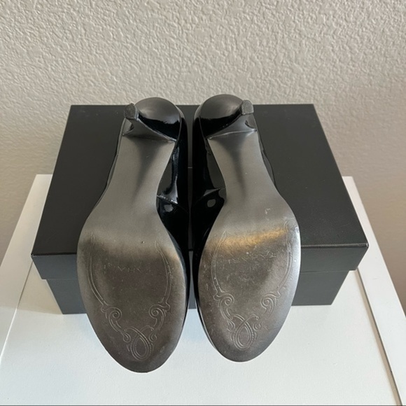 Tahari black patent pumps - Picture 8 of 8